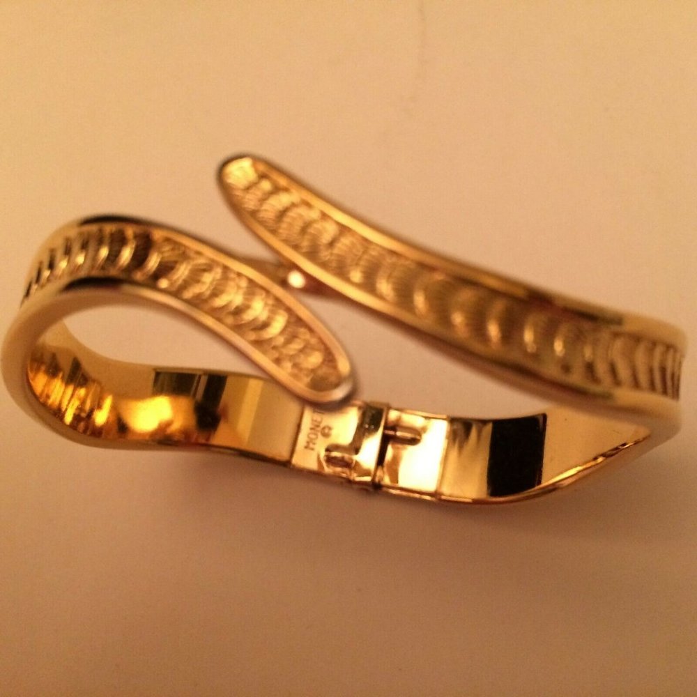 MONET SIGNED BRACELET MINT BANGLE  SNAKE LIKE A2.7